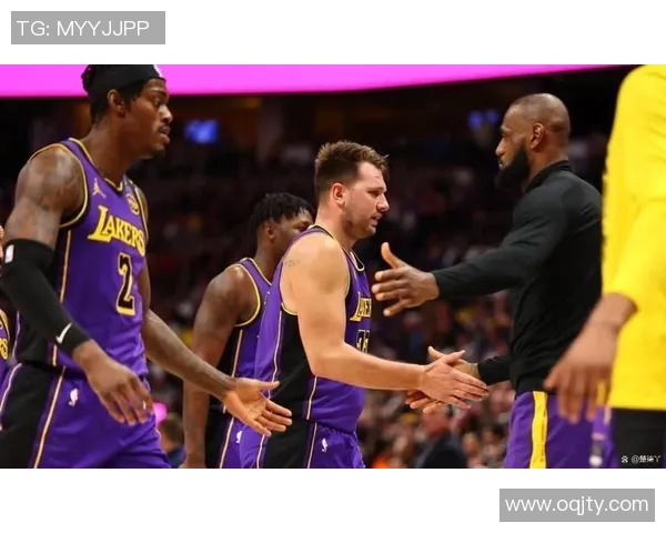 湖人客场大胜掘金，浓眉哥砍下33分，霸气回归引爆赛季！